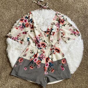 Ash & Violet Floral Shorts Romper Womens Size Small Lightweight Lined Stretchy